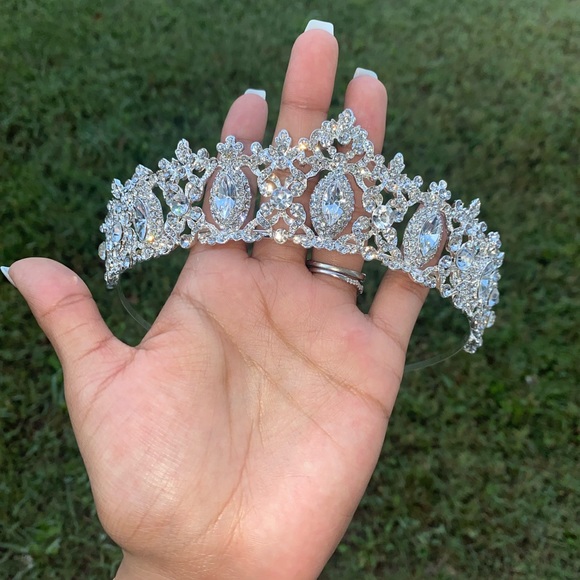 Tiara - Picture 5 of 5